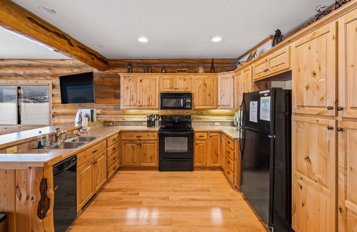 West Yellowstone Cabin | Life is better at the lake! Hot Tub! with Lake Views King's Cabin