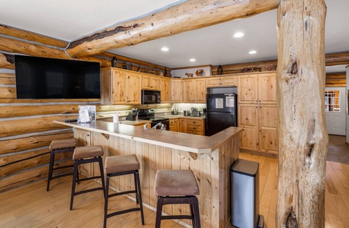 West Yellowstone Cabin | Life is better at the lake! Hot Tub! with Lake Views King's Cabin