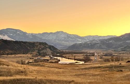 Emigrant House | Little Lodge at Emigrant Peak