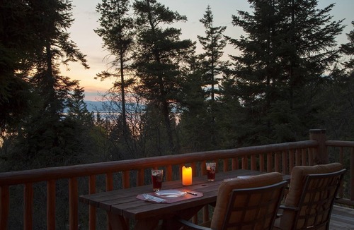 Polson House | LogCabin Sleeps 10 with Dock on Flathead Lake
