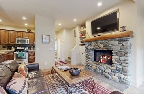 Ketchum House | Lovely dog-friendly home w/full kitchen - close to skiing & downtown Ketchum