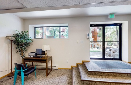 Four O'Clock Condo | Lovely getaway with, hot tubs & gym - close to lifts & activities