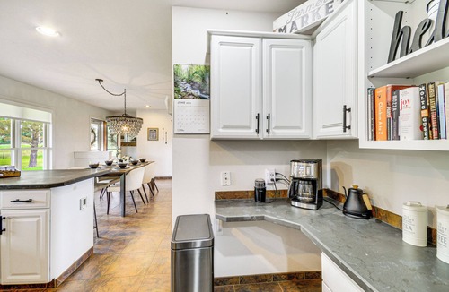 Roberts House | Lovely Roberts Home w/Patio & Mountain Views!