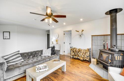 Roberts House | Lovely Roberts Home with Patio and Mountain Views!