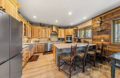 Crane Lake Cabin | Lumberjack Lodge - Modern waterfront home with breathtaking Crane Lake sunsets