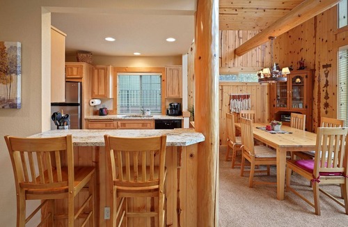 Redmond Cabin | Luminous Cabin with Modern Interior and Barbecue in Redmond, Oregon