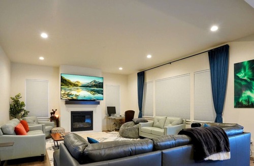 Bozeman House | Luxe 4BR Home with Hot Tub & Sauna