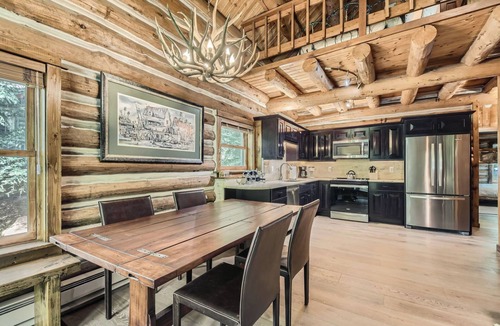 Timbercreek Lodges House | Luxe Log Cabin on Gore Creek in Vail