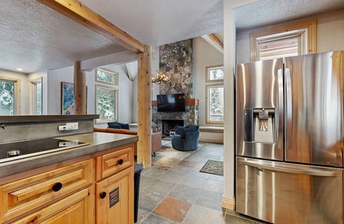 Salt Lake Mountain Resorts House | Luxurious furnished modern mountain ski chalet set deep in the woods