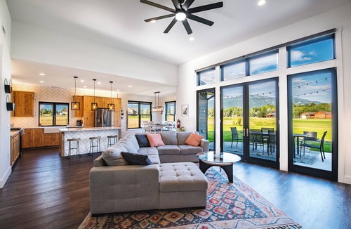 Red Lodge House | Luxurious Home in Red Lodge MT, Golf Course Retreat with Stunning Mountain Views