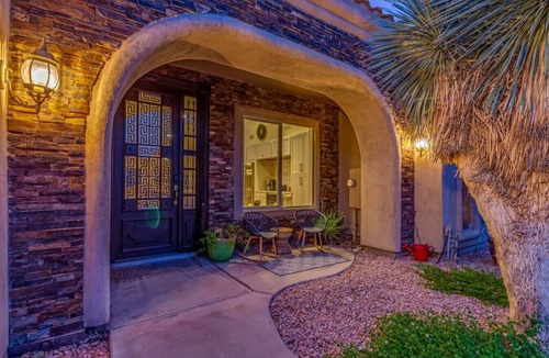 Fountain Hills House | Luxury 4 Bedroom Desert Retreat Sleeps 14 Hot Tub