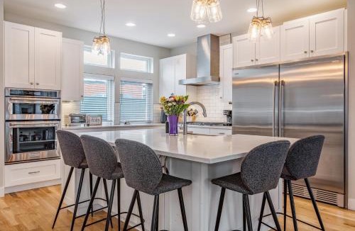 Highland Villa | Luxury 5-Bedroom Home in LoHi