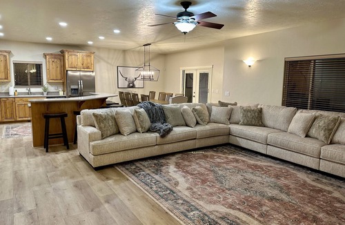 Erda House | Luxury Erda Home w/Private Pool, Hot Tub, Beautiful Lake & Mountain Views
