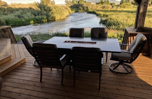 Dillon House | Luxury Hideaway on Beaverhead River - RiverHouse