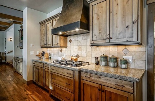 Fraser House | Luxury Mountain Retreat with Scenic Views