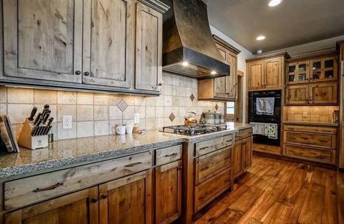 Fraser House | Luxury Mountain Retreat with Scenic Views
