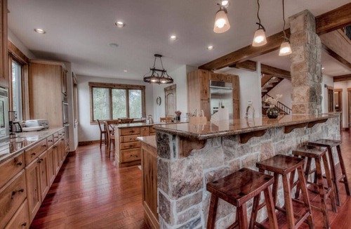 Three Peaks House | Luxury Mountain Retreat | Private Hot Tub Stunning Views Dog Friendly Near 6 Ski Resorts