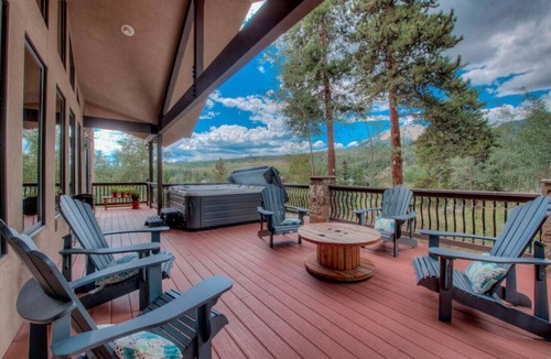Three Peaks House | Luxury Mountain Retreat | Private Hot Tub Stunning Views Dog Friendly Near 6 Ski Resorts