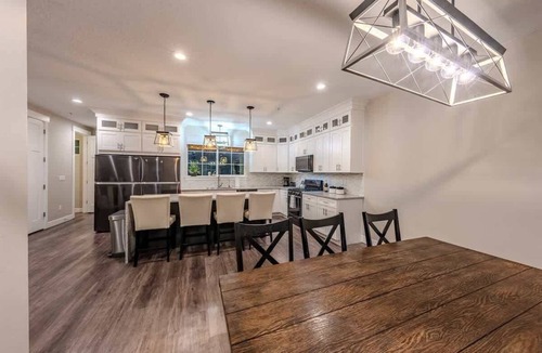 Pleasant Grove Condo | Luxury Townhome | Pet-Friendly | Game Room | Waffl