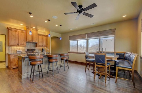 Moab House | Luxury Vacation Home M21 - 3 Master suites and 3.5 bathrooms