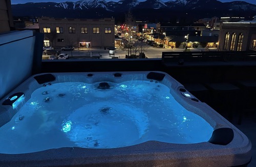 Whitefish Condo | Luxury Whitefish Penthouse w/Hot Tub on Central Ave