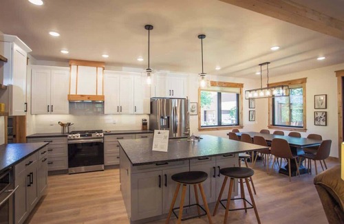 McCall House | McCall Cabin for 10|Close to Town, Lake and Park!
