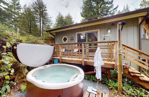 Mendocino House | Mendocino Cozy Cabin-Large Patio, Grill & Garden