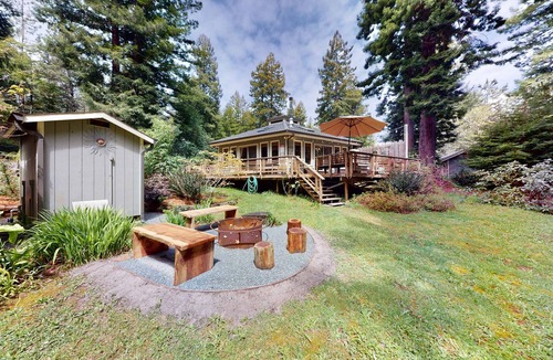 Mendocino House | Mendocino Cozy Cabin-Large Patio, Grill & Garden