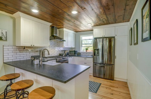 Franklin to the Fort House | MidtownEcoModernFarmhouse PrivateParking FencedYard BrooklineSheets PetFriendly