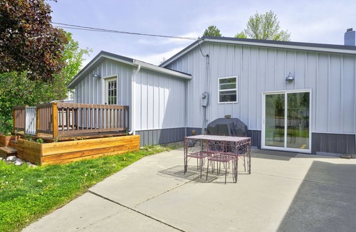 Franklin to the Fort House | MidtownEcoModernFarmhouse PrivateParking FencedYard BrooklineSheets PetFriendly