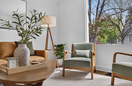 North End House | Modern 10th St Retreat: Downtown & Hyde Park