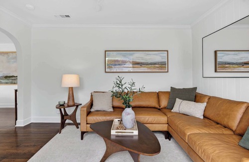 North End House | Modern 10th St Retreat: Downtown & Hyde Park