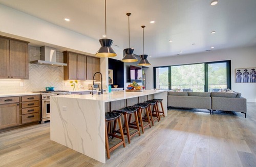 Bozeman House | Modern 3Bdrm Stay | Mountain Views & Beach Access