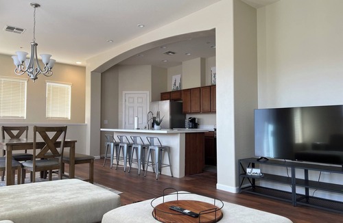 Anthem East Side Condo | Modern Anthem Condo Retreat