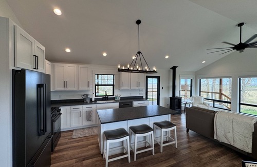 Manhattan House | Modern Farmhouse with Breathtaking Views!