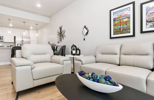 Fort Collins Condo | Modern Flat in Old Town N Attached Garage with EV