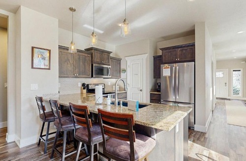 McCall House | Modern McCall Family Retreat Loft AC Deck