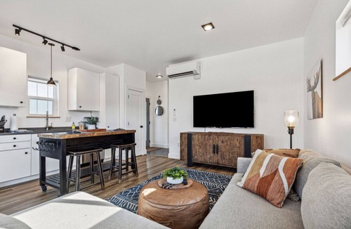 River Road House | * * * * *Modern Missoula Bungalow* * * * *
