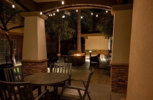 Gilbert Apartment | Modern Studio in Phoenix | Hot Tub + Outdoor Pool + 24 Hour Business Center