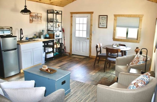 Whitehall Cabin | Montana Cabin Rental at Heart & Soul Alpacas – Kitchen, AC, WiFi & Scenic Views
