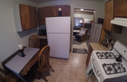 Florence Apartment | Montana Mountain Moods Bed and Bath! nLower RATESn