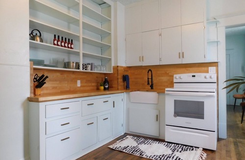 Lewistown Apartment | Monthly Rental! Easy In, Easy Out. Street Parking. Washer Dryer Onsite.