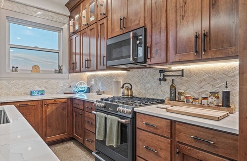 Fish Haven House | Moose Ridge Lodge | 7500sqft Designer Container Home w/Hot Tub & Game Room!