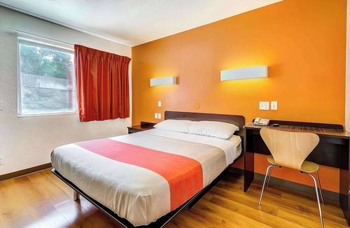 Dupont Hotel | Motel 6 Thornton, CO
