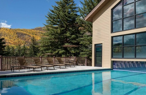 Vail Resort | Mountain Getaway: Studio with Kitchen & Fireplace at Vail