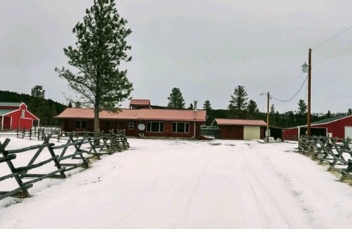 Golden Valley County Cabin | Mountain log cabin, horse barn/fenced paddocks.Hunting, hiking,horseback riding