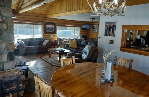 Golden Valley County Cabin | Mountain log cabin, horse barn/fenced paddocks.Hunting, hiking,horseback riding