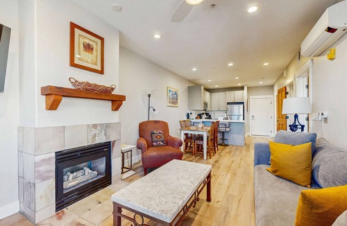 Kimball Junction Condo | Mountain retreat with fireplace, hot tub, pool, & fitness room