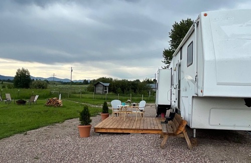 Ovando House | Mountain View Camp in the beautiful Blackfoot Valley of Montana.