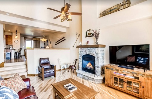 Bear Crossing House | Mountain view home with private hot tub, fireplace, WiFi, and washer/dryer